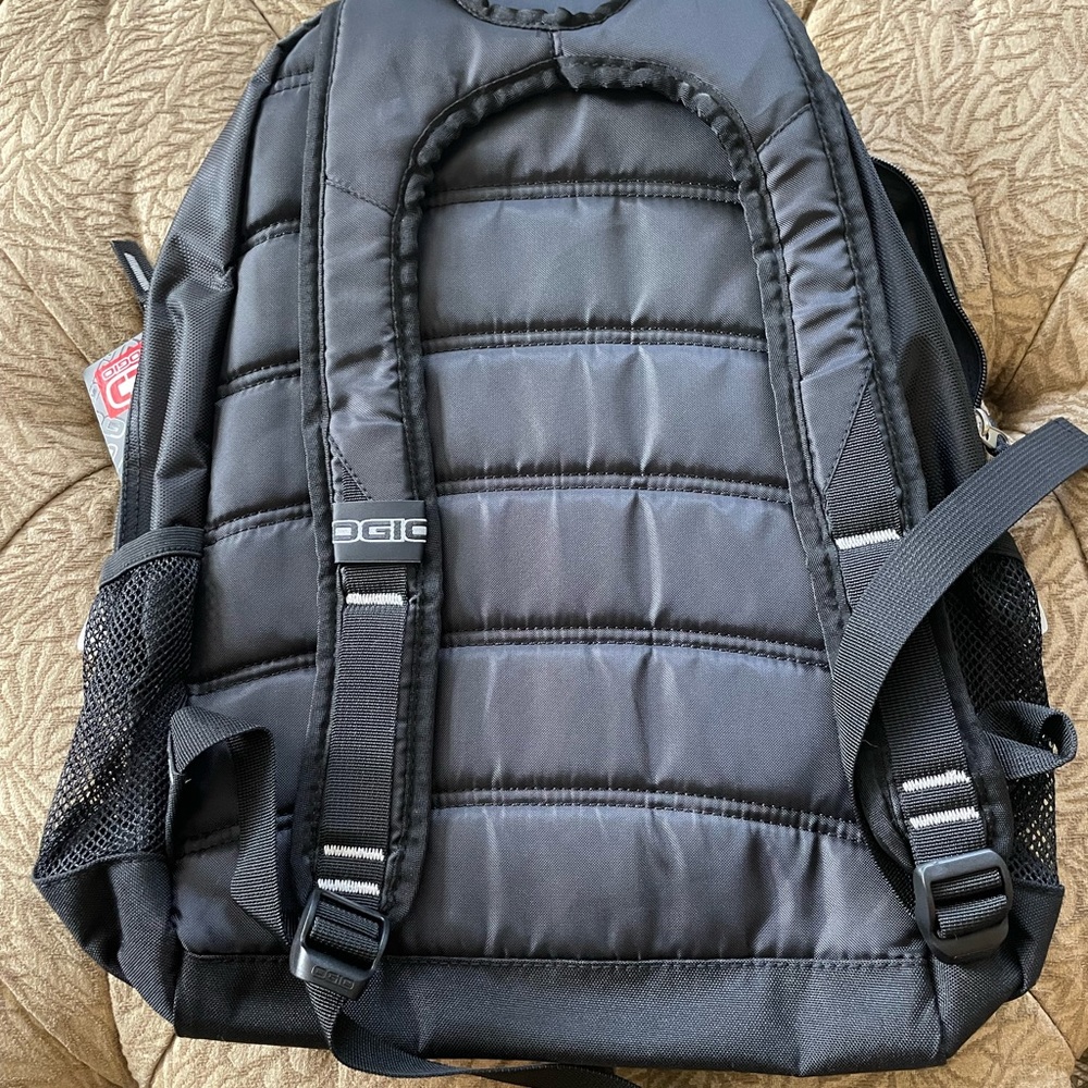New backpack - Picture 2 of 4